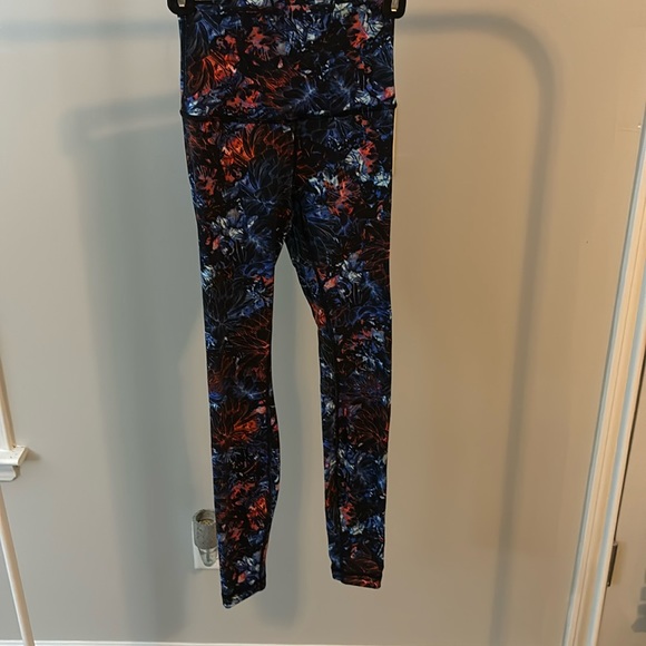 Lululemon wunder under leggings dark floral size 4 28” - Picture 1 of 4